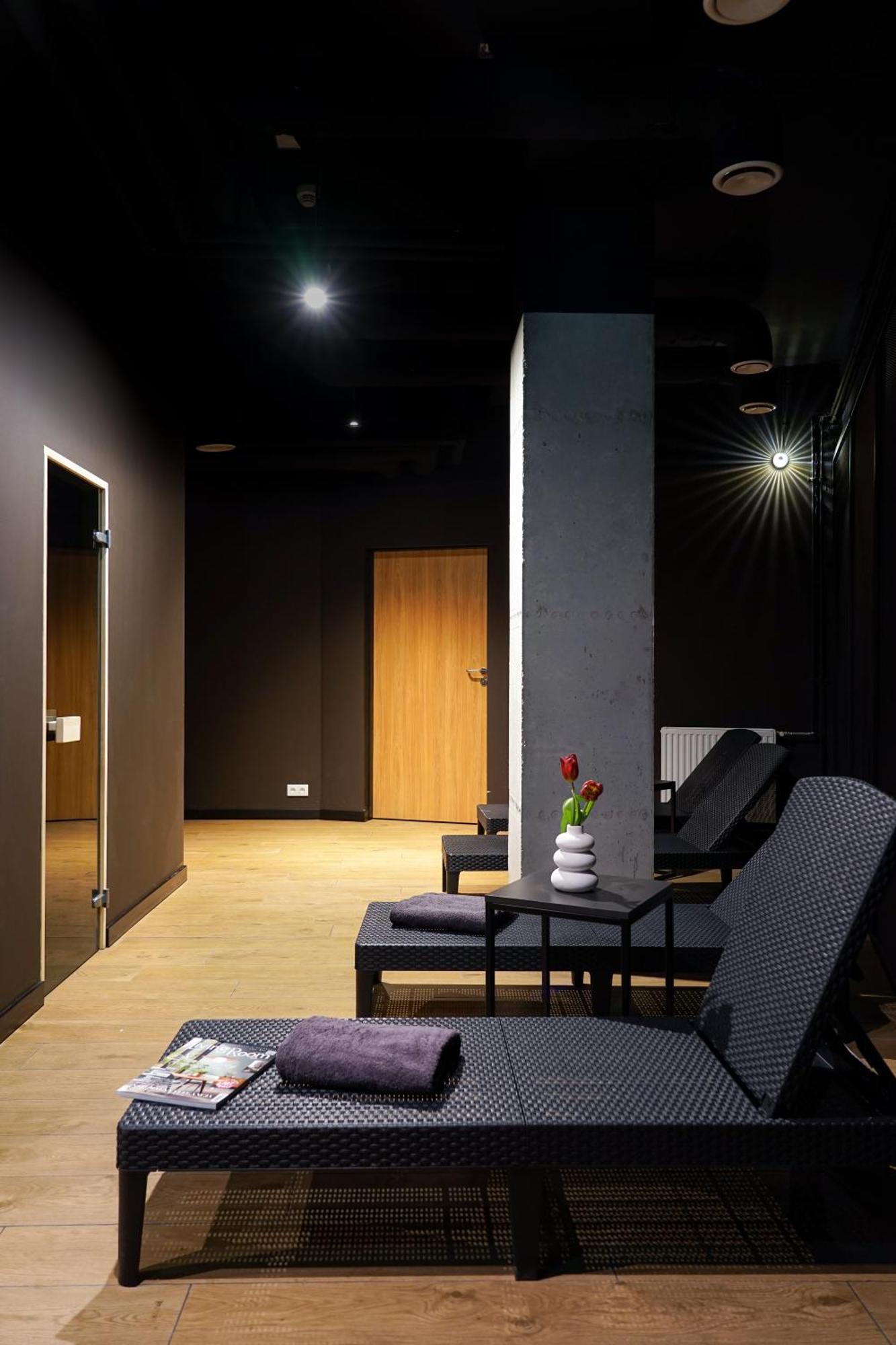 Easy One Premium Art Aparthotel Krasków Exterior foto